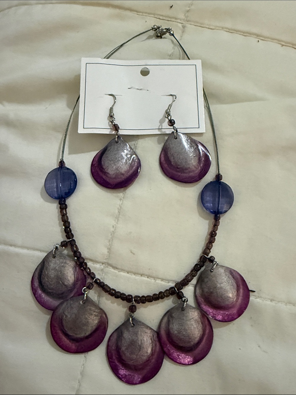 Shell inspired necklace and earrings set